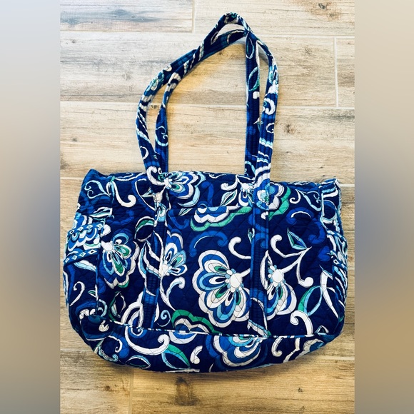 Vera Bradley Bag - Picture 1 of 6